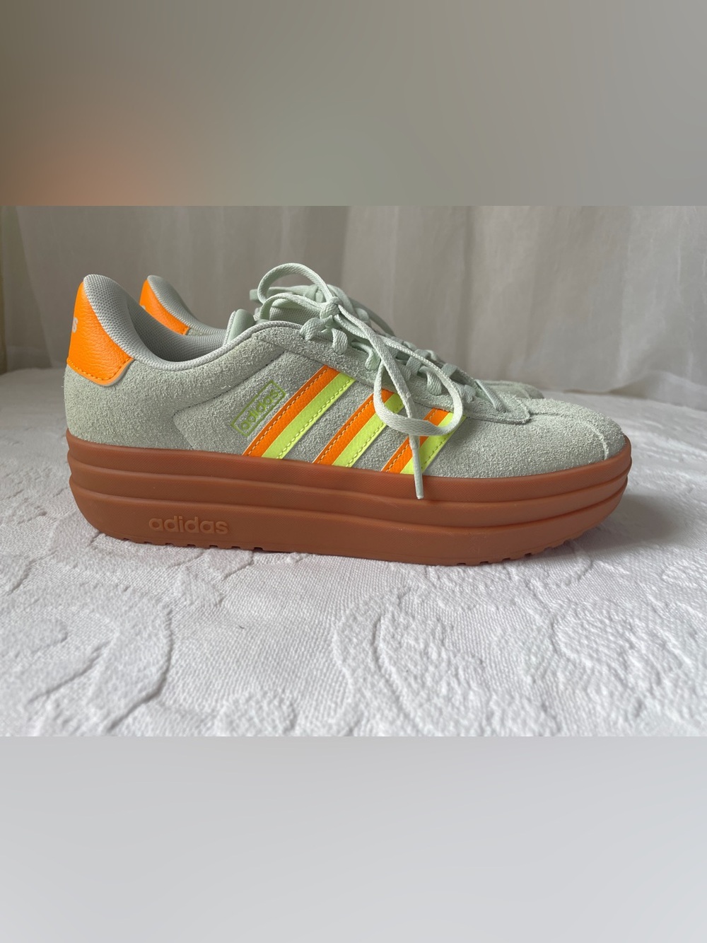 adidas VL Court Bold
Linen Green Crew Orange Hi-Res Yellow (Women's) size 7.5